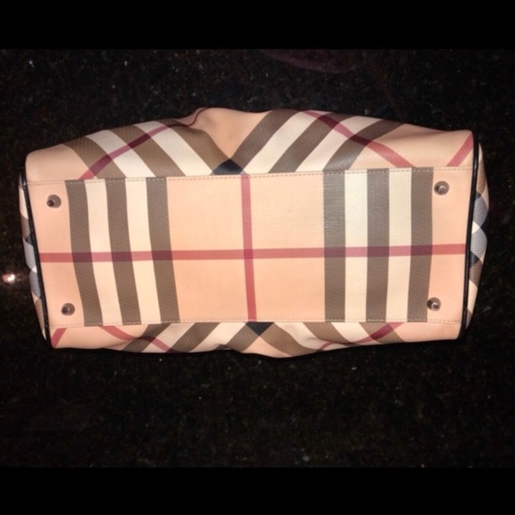 ✨Burberry Patent Trim Supernova Check Medium Tote - Picture 6 of 9